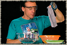 Colocando la tela en el envase